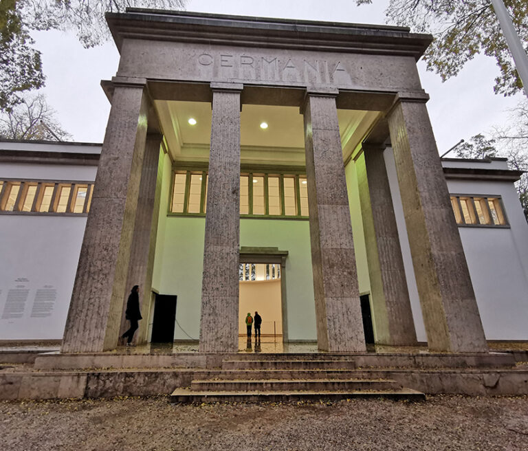 Außenansicht des Deutschen Pavillons auf der Biennale in Venedig 2022