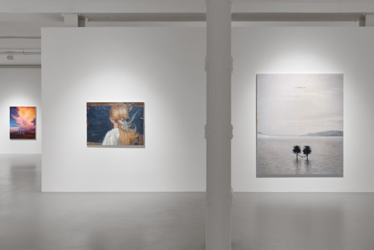 Ausstellungsansicht von Friedrich Kunath "One Day I’ll Follow The Byrds (Tutto Pasta)" in der Galerie Max Hetzler Berlin.