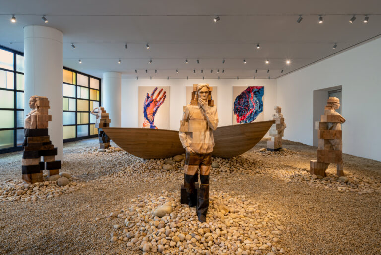 © Doug Aitken; Installationsansicht NMACC, Mumbai, India, 2025.